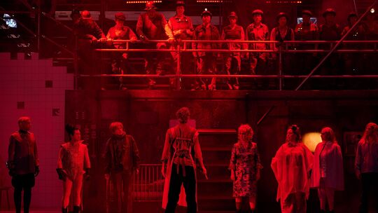 Blutrot schlägt das Finale von "Sweeney Todd" den Bogen zum Beginn: Ende eines starken Musicalabends auf der Festung Ehrenbreist