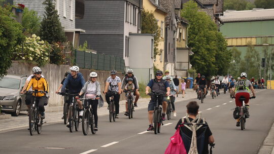 Am Sonntag gehört die B62 von Siegen bis nach Siegburg den Fahrradfahrern. Viele habe die Gelegenheit genutzt.