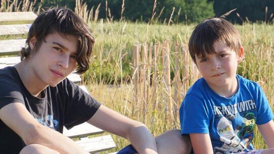 Jason (22) liegt im Koma. Sein kleiner Bruder wünscht sich nichts mehr, als ihn wieder in den Arm nehmen und mit ihm spielen zu