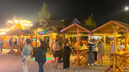 Der Prämienmarkt auf dem neu angelegten Talweiherplatz zog die Besucher am Wochenende an.