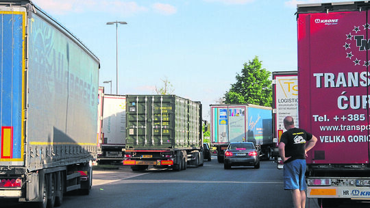 Die Rastanlagen entlang der A3 sind stark frequentiert. Deshalb regt die Autobahn GmbH erneut den Bau von Stellplätzen am Elzer
