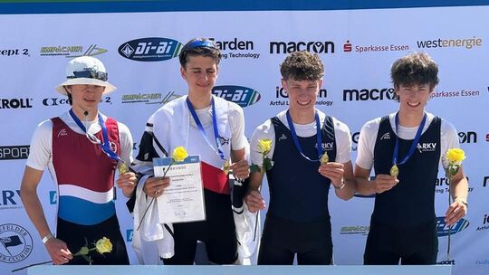 Einen ungefährdeten Sieg feierte der Leichtgewichts-Vierer mit den beiden RKV-Ruderern Jonathan Nagel und Arthur Dallmann (von r