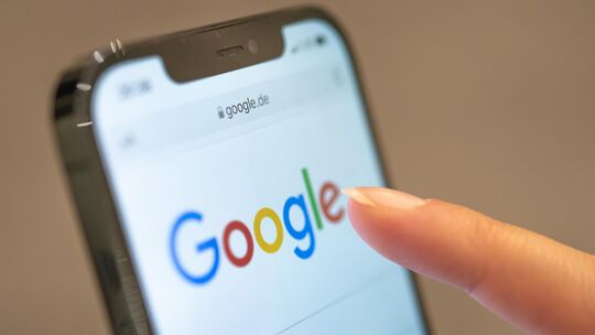 Wenn Sie ein Google-Konto nutzen, können Sie festlegen, welche Medien Ihnen in den Google-Schlagzeilen bevorzugt angezeigt werde
