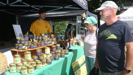 Frischen Honig gab es beim Sommerfest "Andernach schmeckt" vom Rhein-Nette-Imker. Frischen Honig gab es beim Sommerfest "Andernach schmeckt" vom Rhein-Nette-Imker.