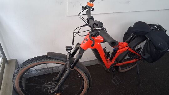 Mit seinem leuchtend-orangefarbenen E-Bike ist ein Koblenzer normalerweise jeden Tag unterwegs. Jetzt ist es ihm auf dem Altstad