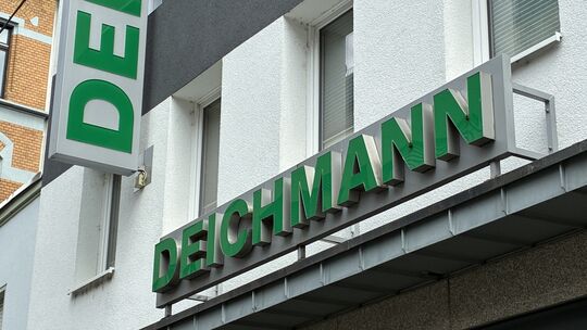 Die Deichmann-Filiale in der Koblenzer Löhrstraße will ins Motel One umziehen.