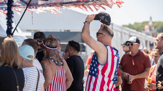 Die Flagge der USA war zum 250. Unabhängigkeitstag auch in so manchen Kostümen präsent.