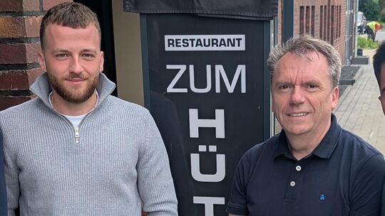 Freuen sich auf ein neues Kapitel im Restaurant des Herdorfer Hüttenhauses: Geschäftsführer Erlind Shabanaj und sein Vater Fadil