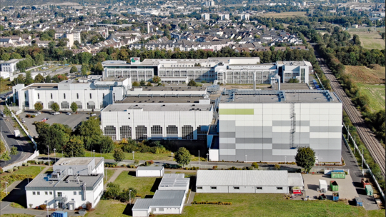 Nicht jeder weiß, was in diesem Firmenkomplex in Andernach entwickelt und produziert wird. Das weltweit erfolgreiche Unternehmen Nicht jeder weiß, was in diesem Firmenkomplex in Andernach entwickelt und produziert wird. Das weltweit erfolgreiche Unternehmen