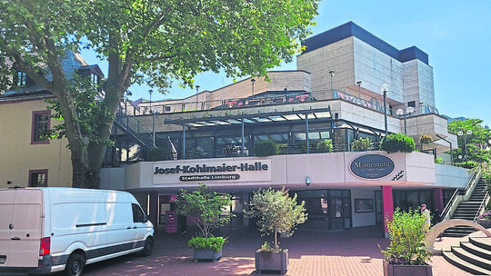 Die Josef-Kohlmaier-Halle ist die Stadthalle von Limburg. Sie muss saniert werden, das könnte die Stadt 20 Millionen Euro kosten