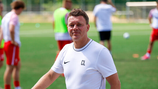 Lobt die Bedingungen in Waldalgesheim und freut sich auf das Final-Wochenende: Christian Lüllig, der neue Trainer der SG Hüffels