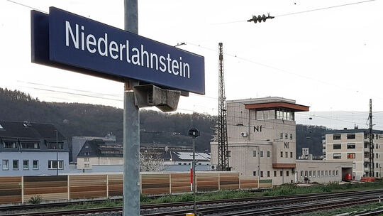 Die Ablösung des 1970 in Betrieb genommenen Stellwerks Nf in Niederlahnstein erfordert umfangreiche Arbeiten, die in den Nachtst