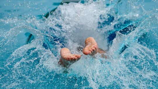 Abkühlung im Freibad Abkühlung im Freibad