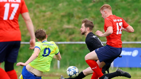 Die SG Liebshausen/Mörschbach/Argenthal (von rechts mit Jarno Lorenz und Torwart Leon Roth) trifft am ersten Spieltag auf den SV