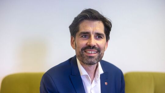 Minister für Kommunen, Bauen, Wohnen und Kultur Sven Teuber