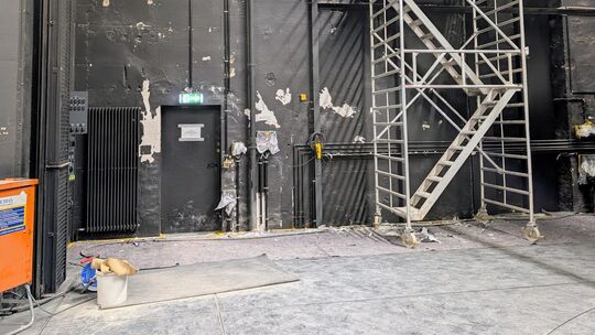 Ausgebessert werden muss nach dem Wasserschaden auf der Theater-Baustelle nur ein relativ kleiner Bereich der Bühne.