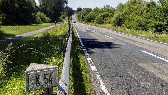 Mit der Instandsetzung der K54 sollen die Verkehrsverhältnisse auf diesem Abschnitt spürbar verbessert werden.