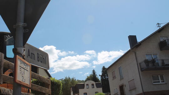 Für die Straße "Am Bühl" und für das benachbarte Bierhaus hat die Ortsgemeinde Arzbach eine Veränderungssperre verhängt.