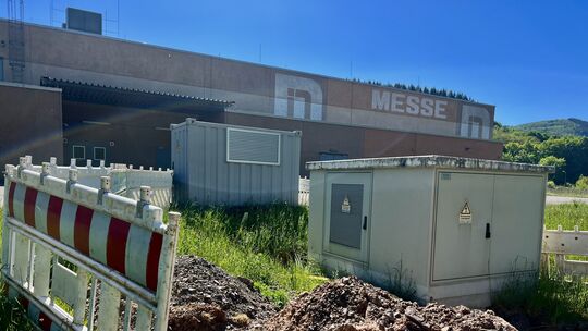 Ähnlich wie im Frühjahr an der Messe Idar-Oberstein wird auch die neue Westrichhalle in Baumholder den Strom übergangsweise von