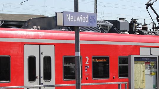 Die rechte Rheinstrecke wird fünf Monate lang generalsaniert. Betroffen ist auch der Zugverkehr im Kreis Neuwied. Die rechte Rheinstrecke wird fünf Monate lang generalsaniert. Betroffen ist auch der Zugverkehr im Kreis Neuwied.