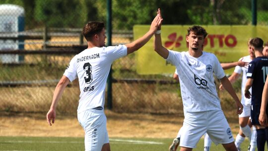 Gute Stimmung in der Vorbreitung: Die SG 99 Andernach ist vor der kommenden Saison positiv gestimmt. Neuzugang Nikolas Gross (li