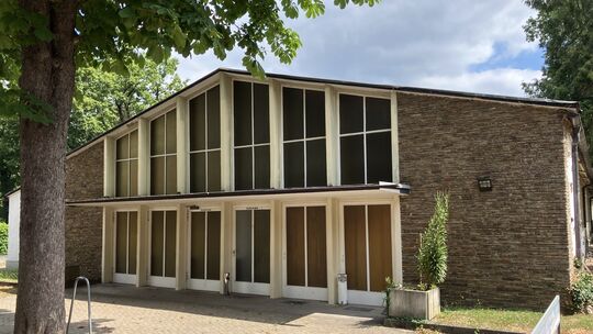 Die Jahnhalle in Bad Breisig existiert auch nach 66 Jahren immer noch. Oft wurde über den Abriss diskutiert, passiert ist aber b