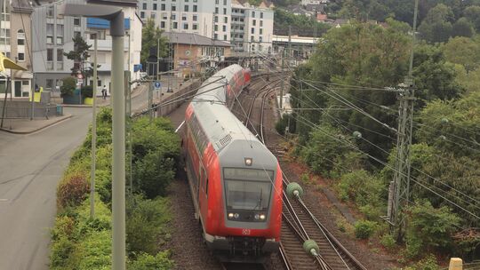 Tausende Pendler nutzen täglich die Siegstrecke Richtung Köln. Wer von Troisdorf Richtung Süden will, muss sich auf längere Fahr
