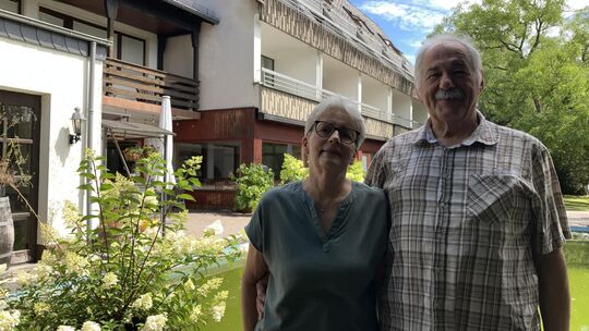 Das Ehepaar Rudolf und Sigrid Schabio führt bald seit fünf Jahrzehnten das Hotel Zur Suhle in Eschbach. Hier fanden Stars und Te