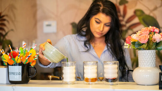 Auch dieses Jahr ist der Matcha sehr angesagt: Der japanische Grüntee wird wie hier im Nuevo Brunch Café in Koblenz als feines P