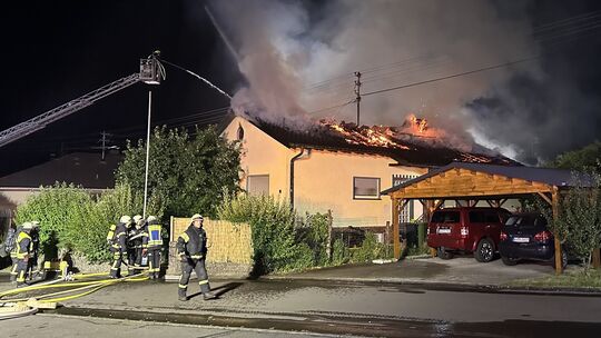 Warum es zu dem Wohnhausbrand in Hahn am See gekommen ist, kann noch nicht gesagt werden, die Ursachenermittlungen sind derzeit