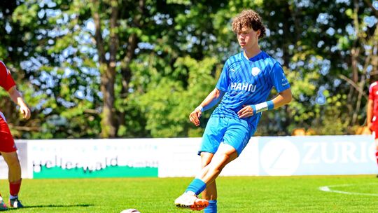 Der Simmerner Luca Wust gehörte zu den vier Testspielern, die beim FC Emmelshausen-Karbach beim 2:1 in Leiningen gegen den FV Mo