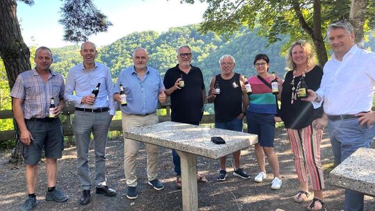 Beim Ortstermin in Sachen Hängebrücke übers Hahnenbachtal wurde Möglichkeiten der Machbarkeit sondiert. Mit dabei (von rechts) L