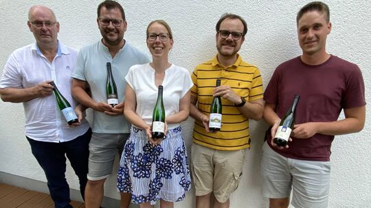 Jörg Bauer, Andreas Bottler, Andrea Oeffling, Constantin Richter und Justus Bartz (von links) präsentieren ihren gemeinsam produ Jörg Bauer, Andreas Bottler, Andrea Oeffling, Constantin Richter und Justus Bartz (von links) präsentieren ihren gemeinsam produ