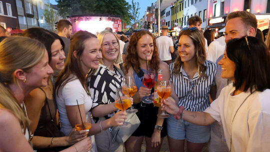 Die gut gelaunten Mädels aus Rengsdorf sind Stammgäste beim Deichstadtfest.
