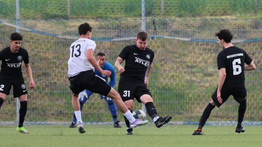 Die Spieler der SG Weißenthurm (schwarze Trikots) müssen in der kommenden Saison in der Kreisliga A 2 antreten. Für SG-Trainer M