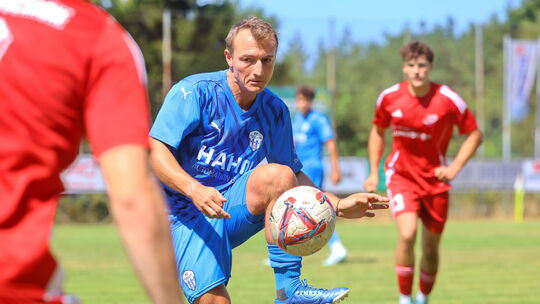 Daniel Bohl hat ein feines linkes Füßchen, das zeigte der Ex-Profi bei seinem 45-Minuten-Debüt für den FC Emmelshausen-Karbach.