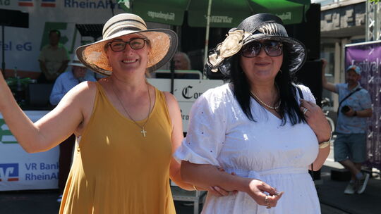 Beliebt beim Publikum des Deichstadtfestes: die Hutparade.