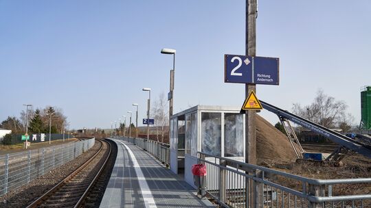 Am Plaidter Bahnhof fahren seit Tagen keine Züge mehr. Die Bahn setzt auf der Pellenzstrecke derzeit Ersatzbusse ein.