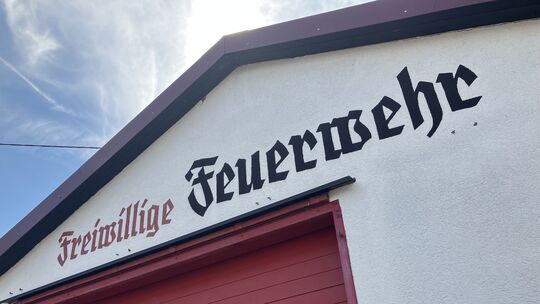 Aktuell sind die Feuerwehrleute im Kreis stark gefordert, letzte Woche bei einem Brand in Braunweiler. Bei anhaltend hohen Tempe