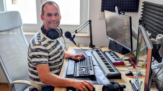 Björn Lanzerath liebt Musik und ist kreativ: Am Computer entsrand der Song „Idar-Obaustellenstein“, der zurzeit in aller Munde i