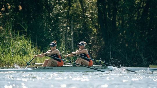 Annika Rojan (links) und Maya Steiger vertraten wie auch Philipp Jung die RG Lahnstein beim Stelldichein der nationalen Elite in