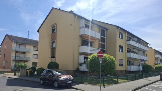In der Schillerstraße brannte ein Mehrfamilienhaus, ausgebrochen ist das Feuer im Erdgeschoss.