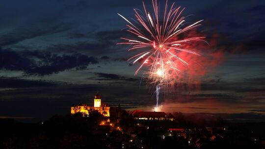 Das Feuerwerk am Schloss ist normalerweise der krönende Abschluss der Montabaurer Kirmes. Hier eine Aufnahme aus dem Jahr 2023.