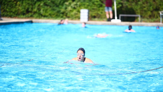 Das Freibad in Dickendorf ist der Startpunkt für die Triathleten beim Mörsbachmän. Im normalen Badebetrieb erfreuen sich hier da Das Freibad in Dickendorf ist der Startpunkt für die Triathleten beim Mörsbachmän. Im normalen Badebetrieb erfreuen sich hier da