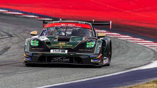 Stefan Wieninger im Land-Motorsport Porsche 911 GT3 R feierte auf dem Red Bull Ring in der Steiermark einen überlegenen Doppelsi