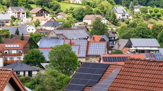 Solaranlagen auf Dächern. Solaranlagen auf Dächern.