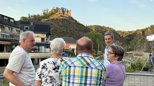 Sympathisch und offen zeigt sich Fernsehmoderator Ingo Zamperoni in Altenahr.