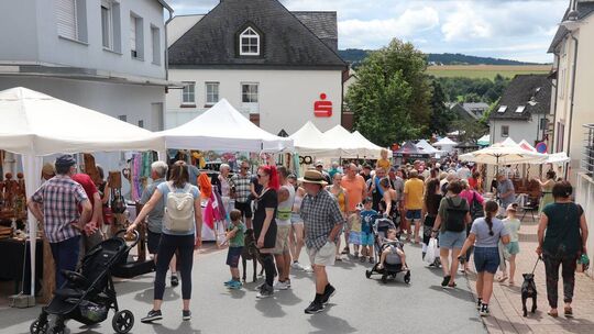 Auch in diesem Jahr rechnen die Thalfanger wie hier 2024 mit tausenden Besuchern auf dem Kunsthandwerkermakt. Auch in diesem Jahr rechnen die Thalfanger wie hier 2024 mit tausenden Besuchern auf dem Kunsthandwerkermakt.