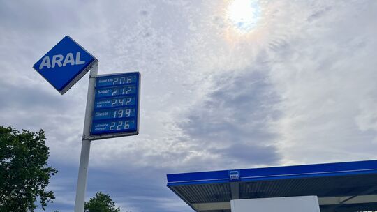 Bei über 2 Euro pro Liter lag der Preis für Benzin am Dienstagnachmittag, 7. Juli, knapp eine Woche nach Ende des Tankrabatts.