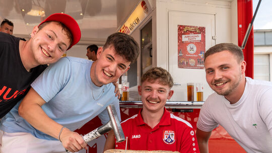 Die Jungs von der DJK Neustadt-Fernthal hatten nach dem Dienst in der Bierbude Glück beim Nageln.
